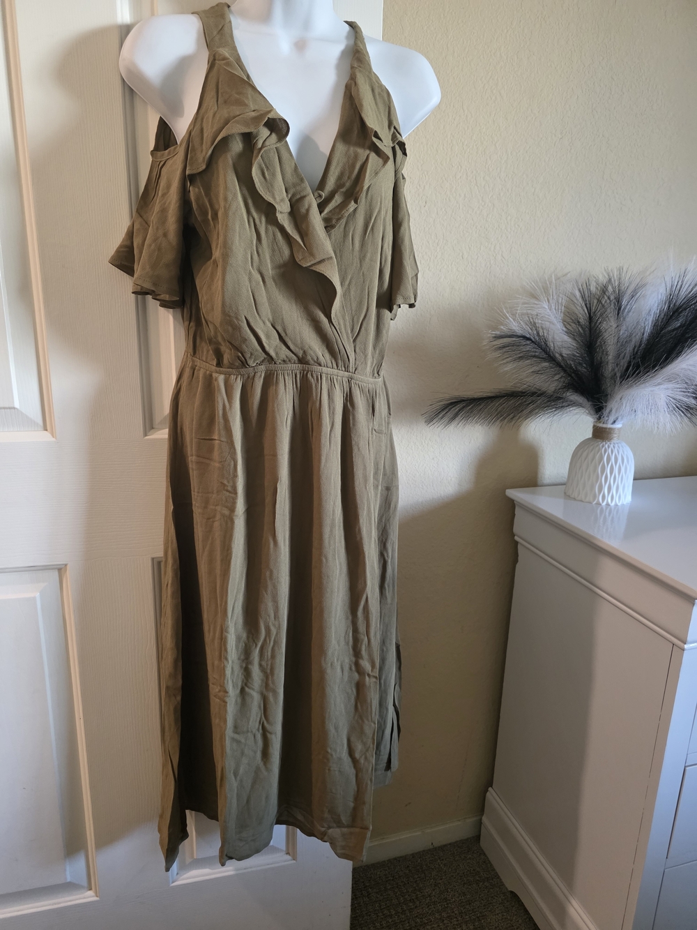 Cold-Shoulder Ruffle V-Neck Midi Dress in Olive